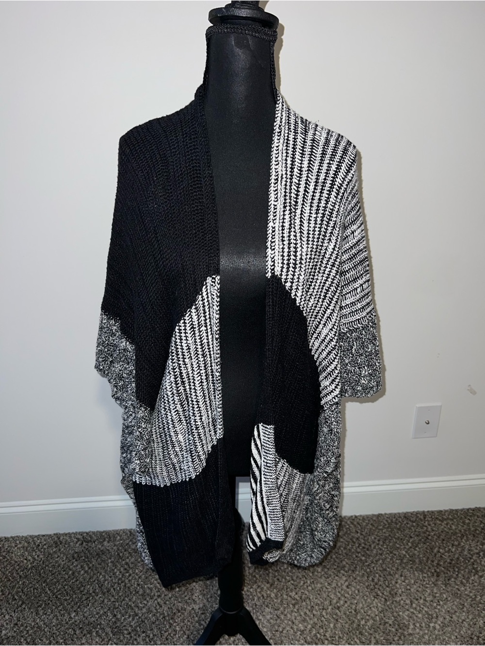 Zenergy by Chico's Black & White Knit Wrap Cardigan Poncho Cotton